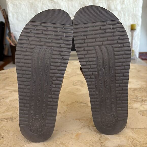 Mephisto Helen Classics Soft Footbed Sandals - Picture 14 of 14